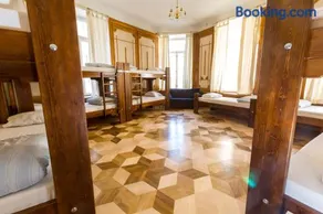 Old Town Hostel Alur - Image 3