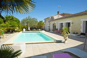 Maison avec piscine et jacuzzi - Image 1
