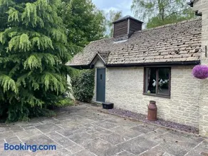 Nethercote Cottage, Kingsize bed, Seven Springs Cottages - Image 2