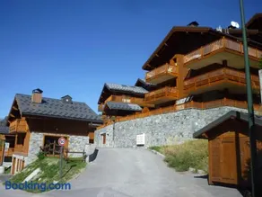 Grand appartement entièrement équipé avec terrasse | À côté du ski - Image 4