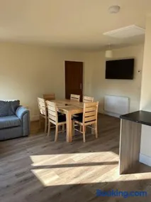 Weston pools Lodge with 6 Bedrooms - Image 2