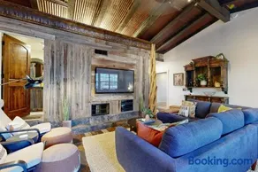 Newly renovated rustic home with deck by Horseshoe and Tubing - Image 1