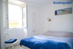 Sunny apartment in heart of Nice Old Town - Image 2