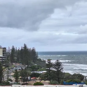 Kings Beachside Escape spacious apartment centrally located - Image 1