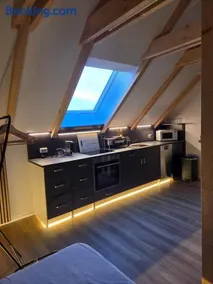 Moderne Dachgeschosswohnung am Wald - Image 2