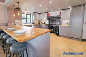 Unique Cottage Next to Wildlife Park - Sleeps 6 - Image 4