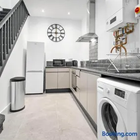 Modern Apartment - On Street Parking - Netflix 49BG - Image 3