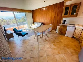 Appartement rénové à 200m de la plage + garage - Image 2