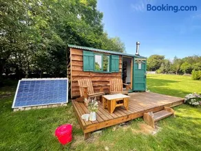 Shire the Shepherd's Hut at Pentref Luxury Camping - Image 2