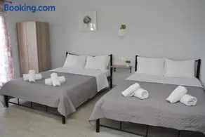 Gatos Village Studios & Apartments - Image 1