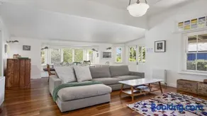 Quinees Charming Mountain Cottage - Image 3