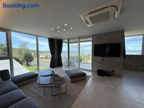 Emerald Ocean Villa - Image 4