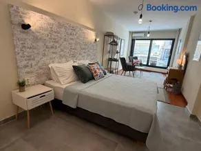 11 Diamond Drive, Luxury Bright & Quiet City Center Loft, Easy Access - Image 1