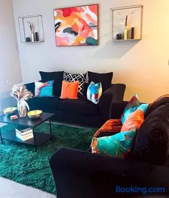 Vibrant Oasis in the Heart of Midtown & Downtown - Image 5