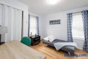 Convenient Braintree Home - 3 Bedroom Sleeps 8 - Image 2