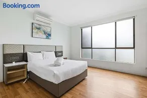 Double Bed - Quiet Greystanes Stay Near M4 with Shared Bathrooms and Amenities - Image 3
