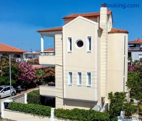 Prime Luxury Villa beach front - Image 2