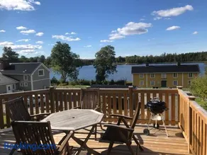Välutrustad stuga med vacker sjöutsikt - Image 2