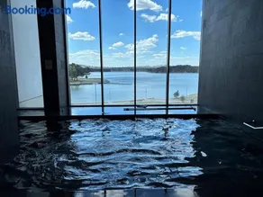 14th Floor Lake Views 2BR 2BA Pool Gym Free Parking - Image 2