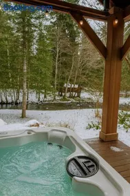 Riverfront Luxury Cabin-Hot Tub-EV-Deluxe Kitchen - Image 2