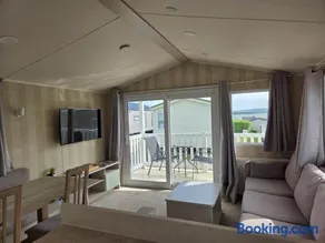 2 bedrooms caravan with a sea view - Image 4