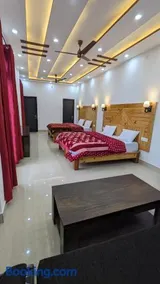 HOTEL HIMALAYAN FOXHOLE - Image 2