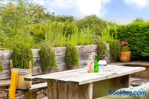 Rocket House - Large family home perched above the river - Image 5
