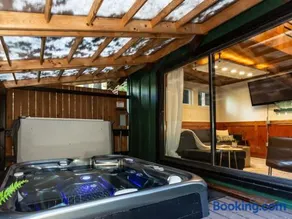 Birdhouse Cottage - Image 1