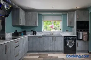 Pen y coed with hot tub and sauna surrounded by countryside views - Image 5