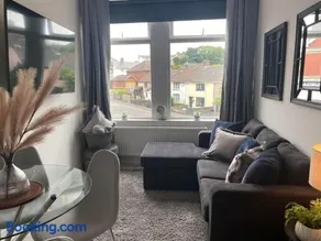 The Retreats 2 Kenfig Hill Pet Friendly 2 Bedroom Flat with King Size bed twin beds and sofa bed sleeps up to 5 people - Image 1