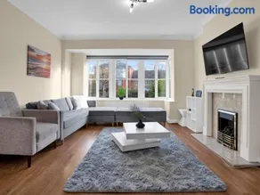 Spacious Family 3BR Near Stanmore Station- The Muse - Image 1