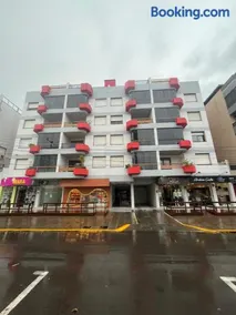 Apartamento de 01 dormitório no centro, 100m da praia - Image 2
