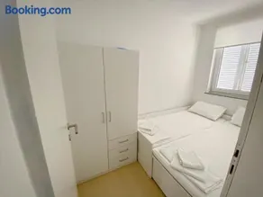 Apartment Bobby - Image 5
