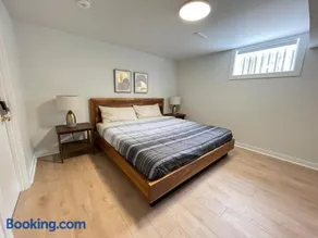 Letitia Heights !A Spacious and Quiet Private Bedroom with Shared Bathroom - Image 1