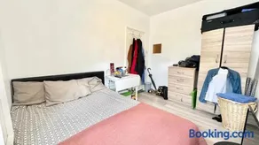 Cosy home in Plaistow - Image 4