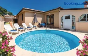 House with pool in Marcana - Image 1