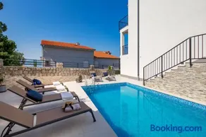 VILLA FRANKOLA WITH POOL - Image 3