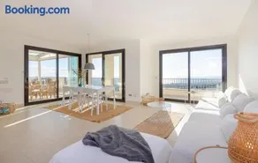 Luxurius Penthouse with Large Terrace and Spa - Image 2