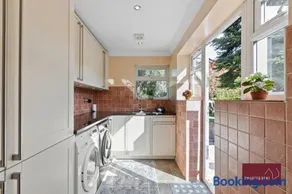 Three Bed Bungalow - Finchampstead - Image 3