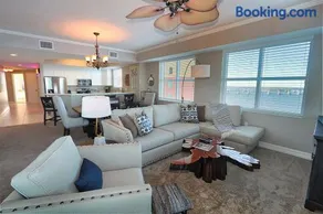 3 Bed 2 Bath Contemporary High Rise DTLA Living - Image 3