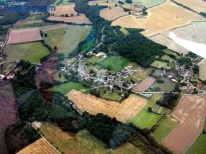 Gîte tout confort avec jardin fleuri, idéal pour pêche et balades, proche du Blanc et activités aériennes - Image 3