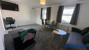 Cosy 2-Bed Maisonette-Aylesbury-Free Parking - Image 2