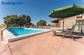 Cabaña pet-friendly con piscina y patio privado - Image 1