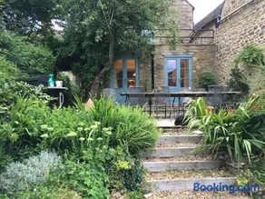 Large 4 bed house in Malmesbury, great for big families - Image 2