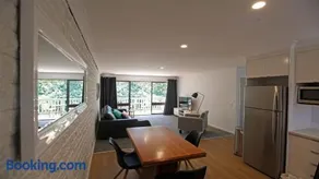 Marlin Waters 2 - Unit 2 Narira St 8 - Image 2