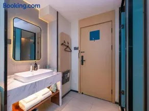 Dequan hotel,near Universal Beijing Resort - Image 1