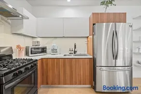 Scandinavian 2BR, 2Bath Townhome, Pet & Kid Friendly, Free Parking, 10min to Venice Beach! - Image 5