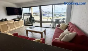 Sub Penthouse Apartment - Amazing Views, Location & Luxury! - Image 3