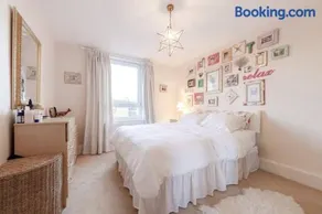 Spacious Two Double Bedroom Flat - Image 4