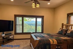Suite 2 Remodeled 2BR w Kitchen & Grill - Image 3